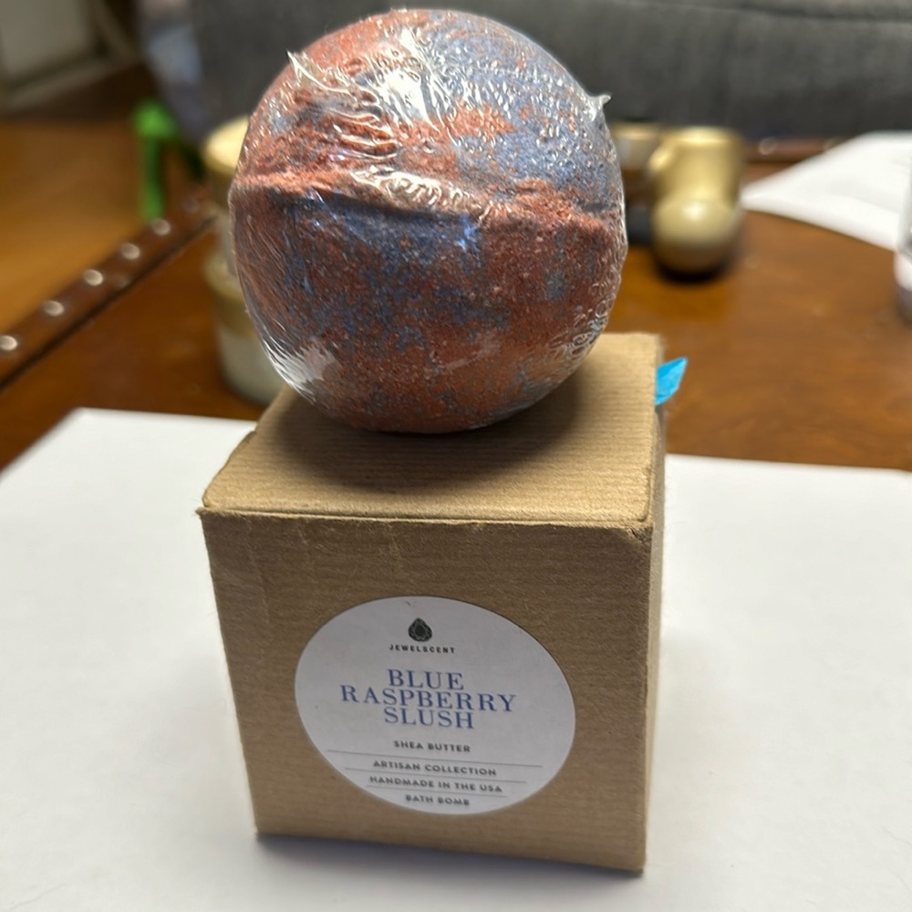 Jewelscent bath bomb blue raspberry slush‎